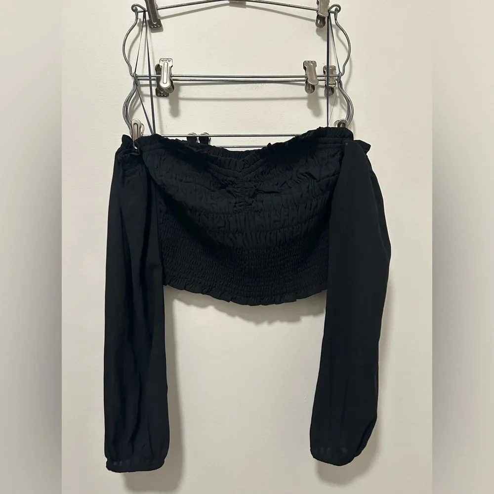 abercrombie and fitch small black off the shoulder crop top! - Picture 1 of 3